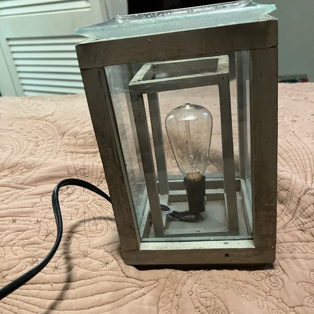 Eco-Friendly Handcrafted Wax Diffuser With Classic Edison Electric Bulb